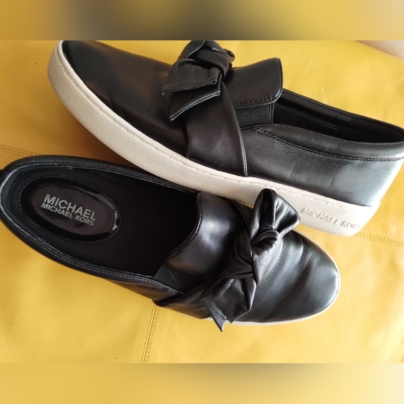 Michael Kors Black Leather Loafers with Bow - Picture 2 of 16